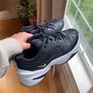 Black Nike shoe